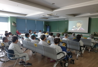 사회복지프로그램 - 노래따라부르기