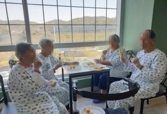 사회복지프로그램 - 과일꼬지만들기