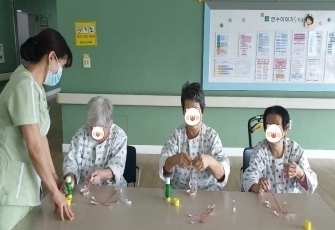 사회복지프로그램 - 종이목걸이만들기